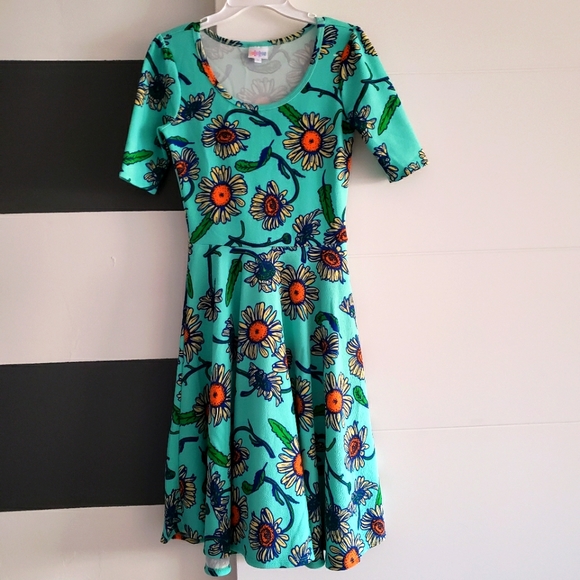 LuLaRoe Dresses & Skirts - EUC LULAROE Nicole emerald green floral skirt dress (S > 6-8)